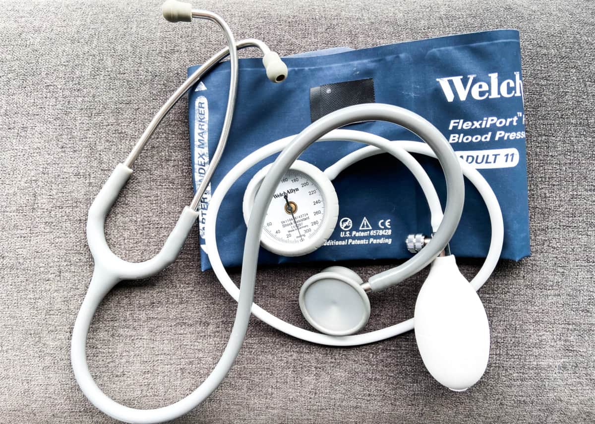 A picture of a blood pressure cuff and stethoscope. 